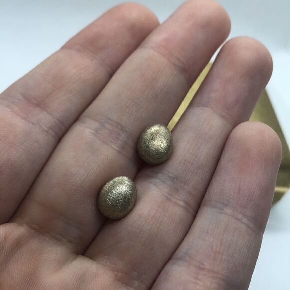 šĀ BrushedāSilverāEggāEarrings - Picture 3 of 3